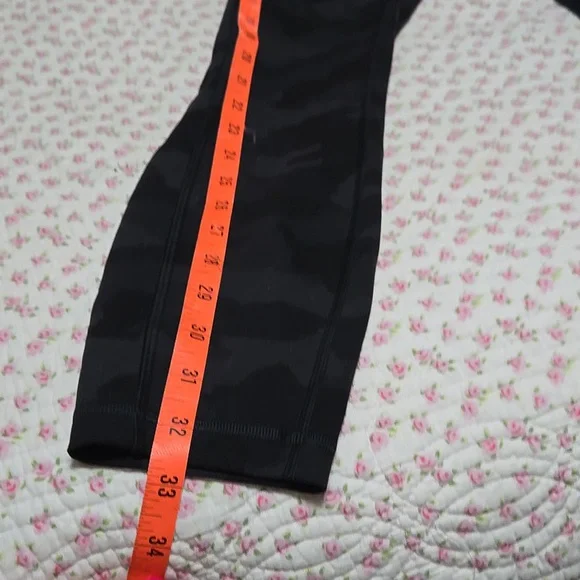 Lululemon camo leggings - Picture 10 of 16
